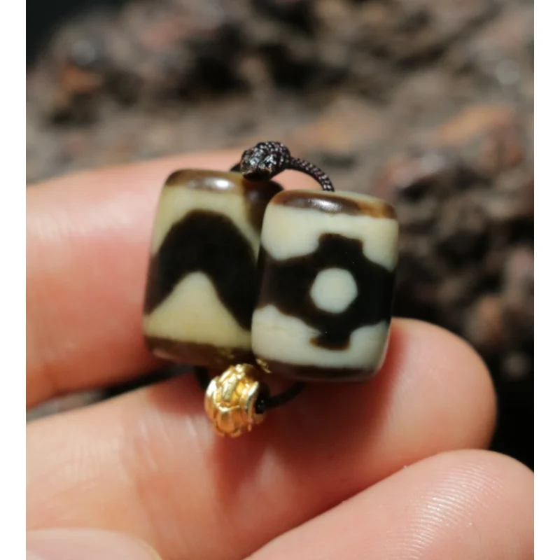 A Pair of Tibetan Old Agate Ivory Color Tiger Tooth Honest 3 Eyed dZi Bead F DIY