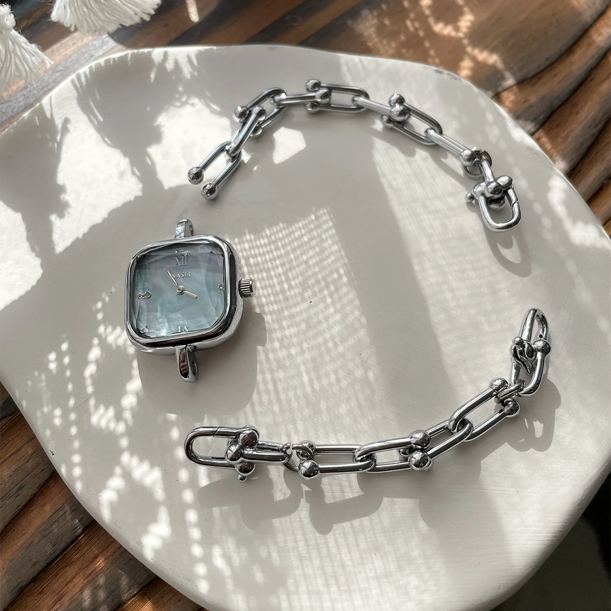 ساعة كوارتز نسائية جديدة متعددة الاستخدامات على شكل سوار من CILOA، فاخرة خفيفة عصرية، مقاومة للماء