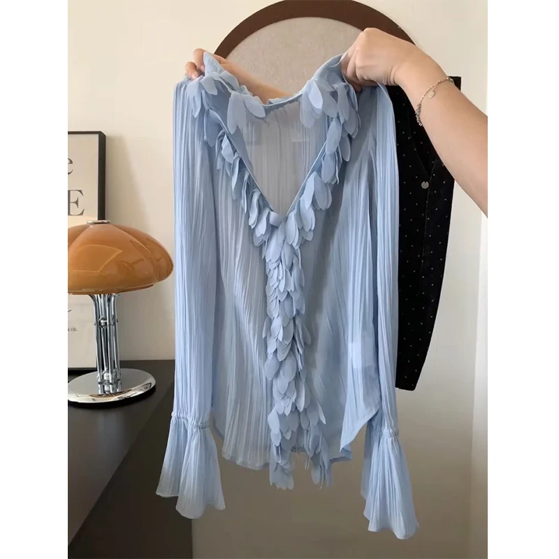 

Модная женская рубашка с V-образным вырезом и длинными рукавами, синего цвета, с дизайном в виде лепестков, элегантный универсальный топ во французском стиле, подходит для весны.