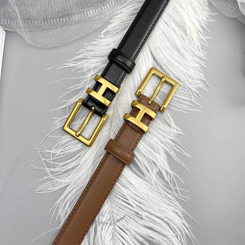 เข็มขัดหนังแท้ของผู้หญิง Golden Letter หัวเข็มขัดโลหะหรูหราแฟชั่นสบายๆ 2.3 ซม.เข็มขัดสําหรับกางเกงยีนส์ชุด