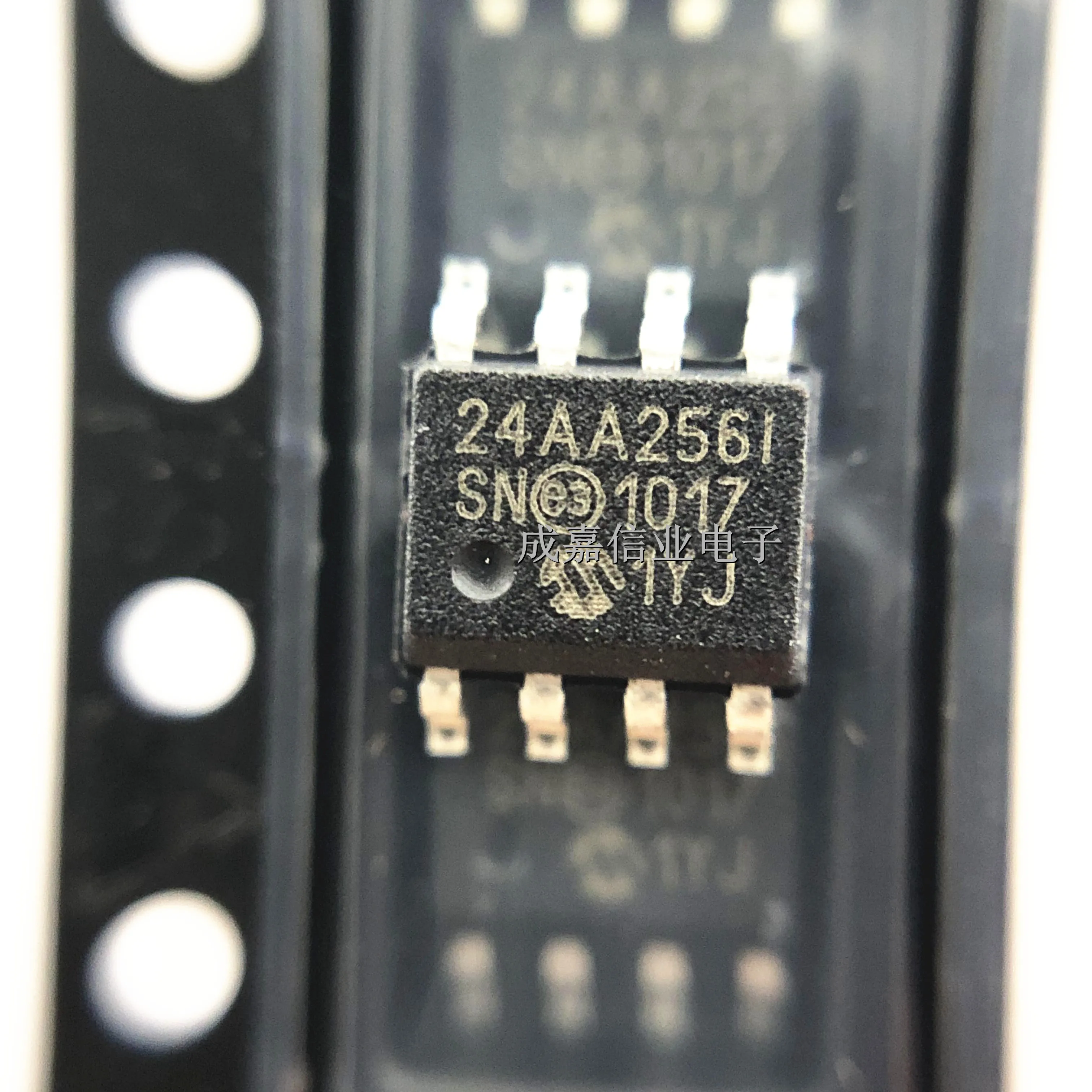 

10 шт./лот 24AA256T-I/SN SOP-8 МАРКИРОВКА; 24AA256I SN EEPROM 2-проводной, I2C 256 Кбит Рабочая температура:- 40 C-+ 85 C