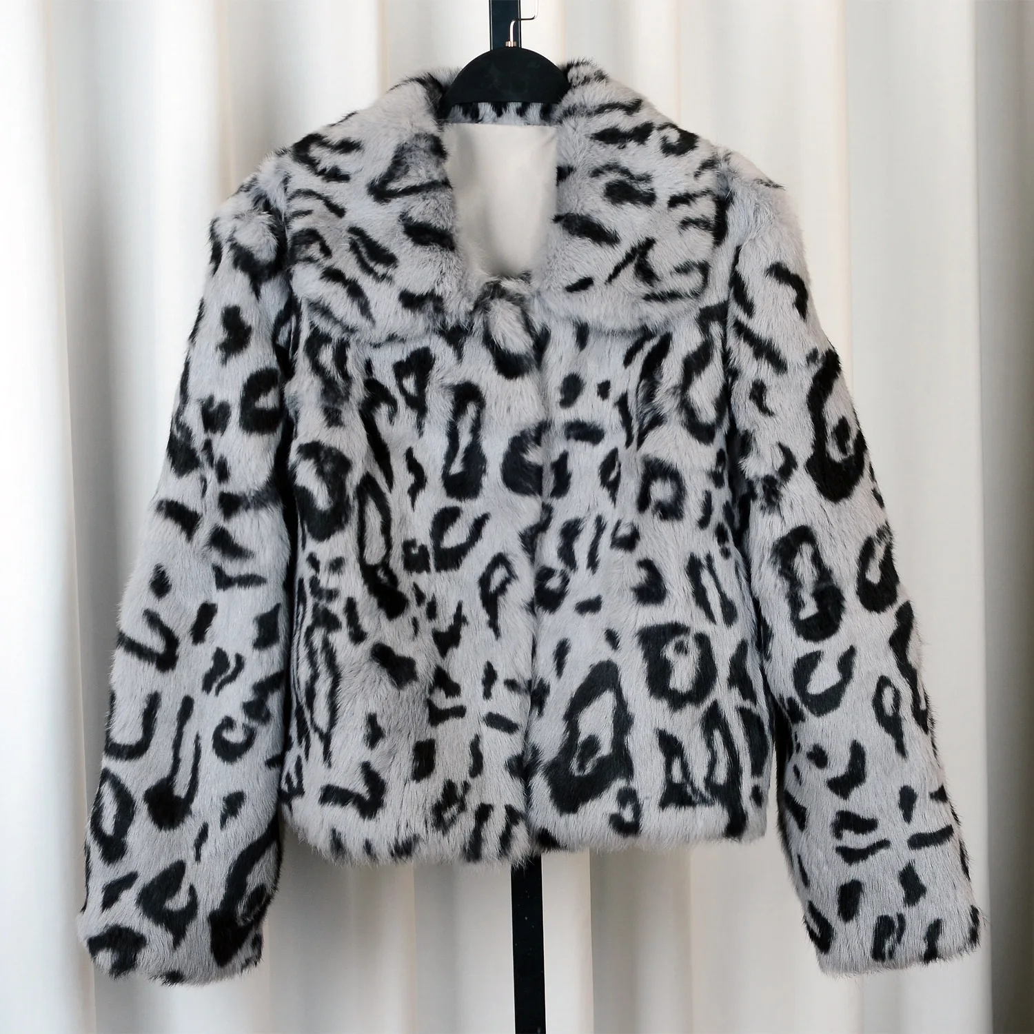 

2025 New Autumn and Winter Artificial Fur Coat Rabbit Fur Fur Integrated Women's Standing Collar Fur Leopard Print Top Short
