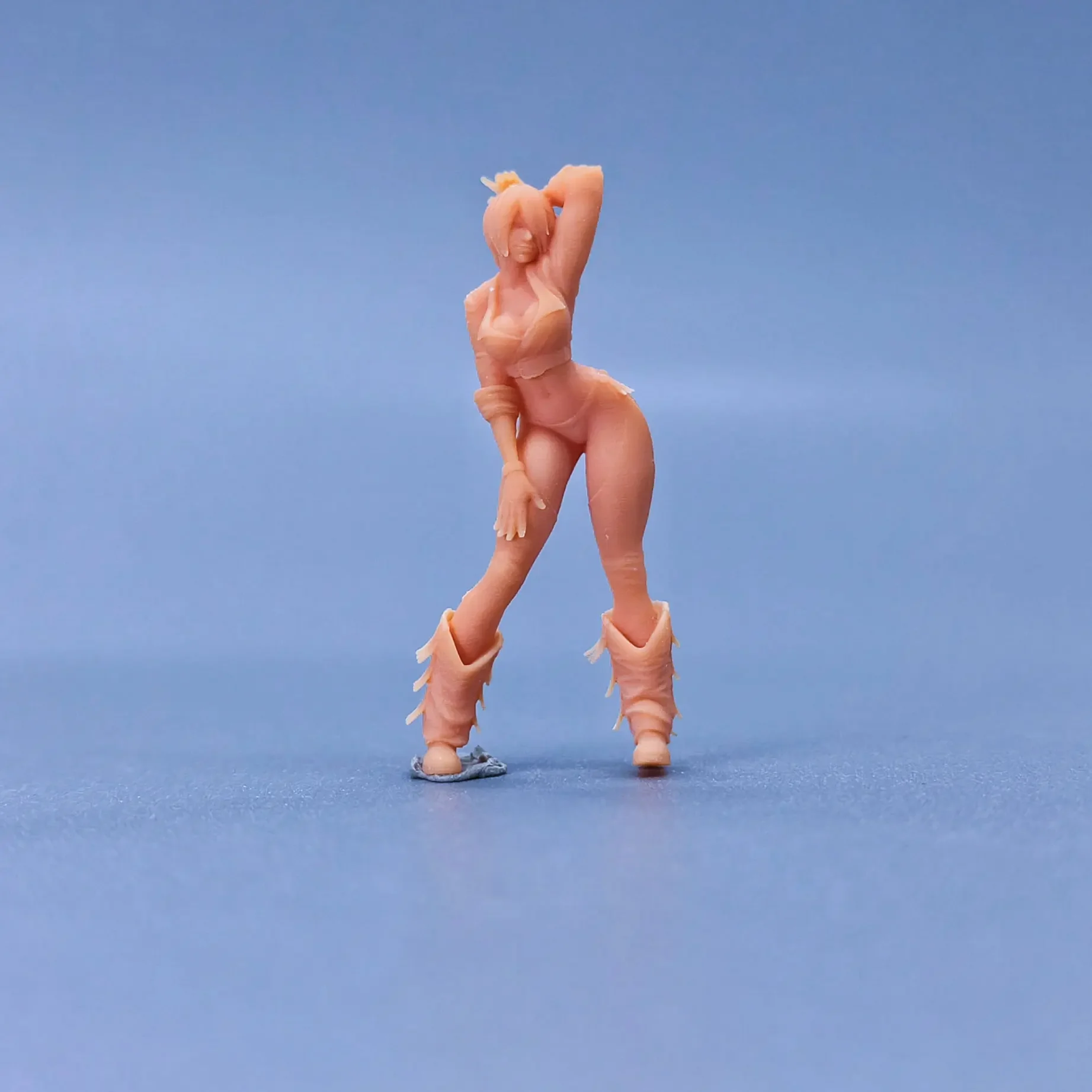 1/64 1/43 Figuren Maßstab Modell Harz Latein Frau mit kurzen Haaren Ungefärbte Miniaturen Diorama handbemalt S340