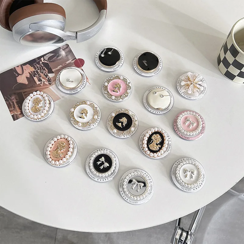 Korean ins metal beauty head magnetic suction niche Internet celebrity mobile phone holder light luxury temperament advanced
