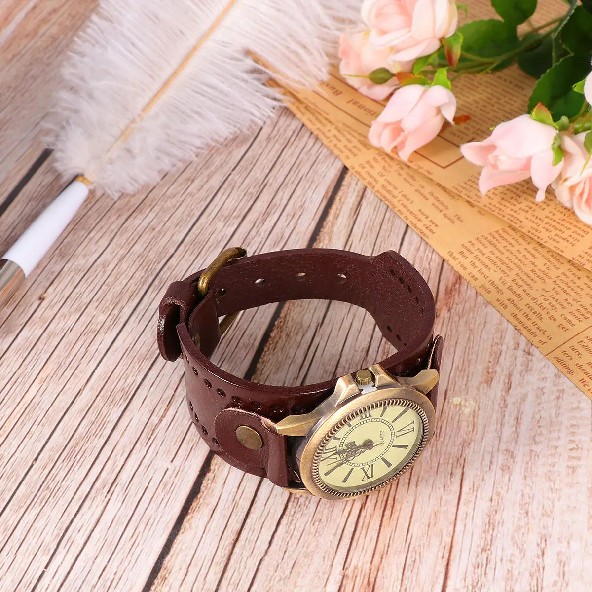 1Pcs Retro Style Quartz Wrist Watch Vintage Roman Numeral Band Bracelet Watch Elegant Casual Women Gift Deep Coffee