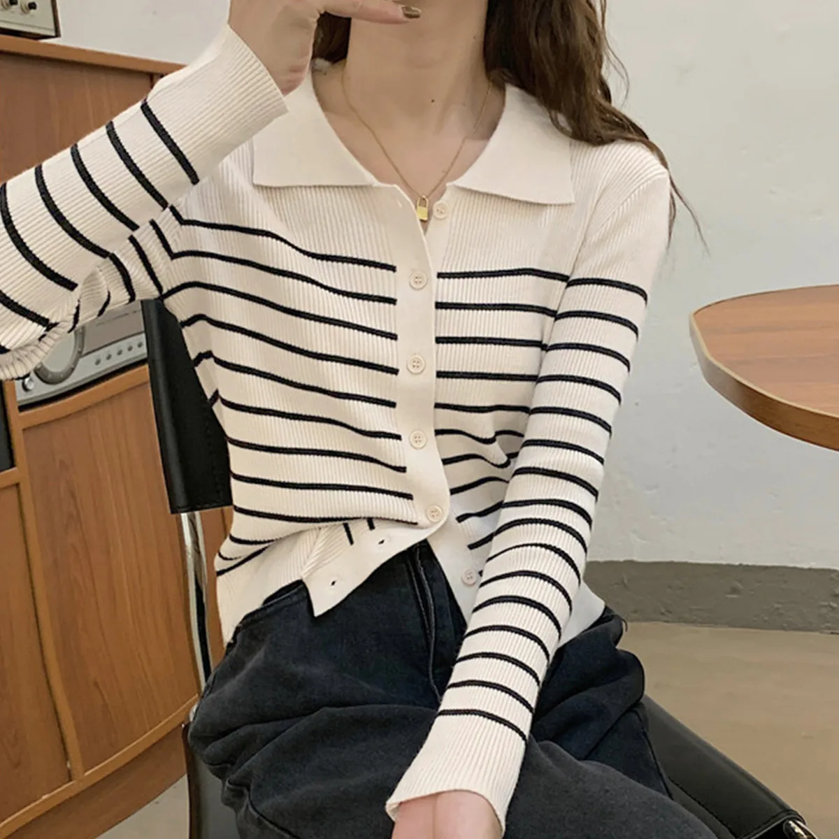 

Ретро-кардиган в полоску, вязаный, женский, с воротником, для многослойных образов, нежный, индивидуальный стиль, весна 2025, новинка, длинный рукав, стандартная длина