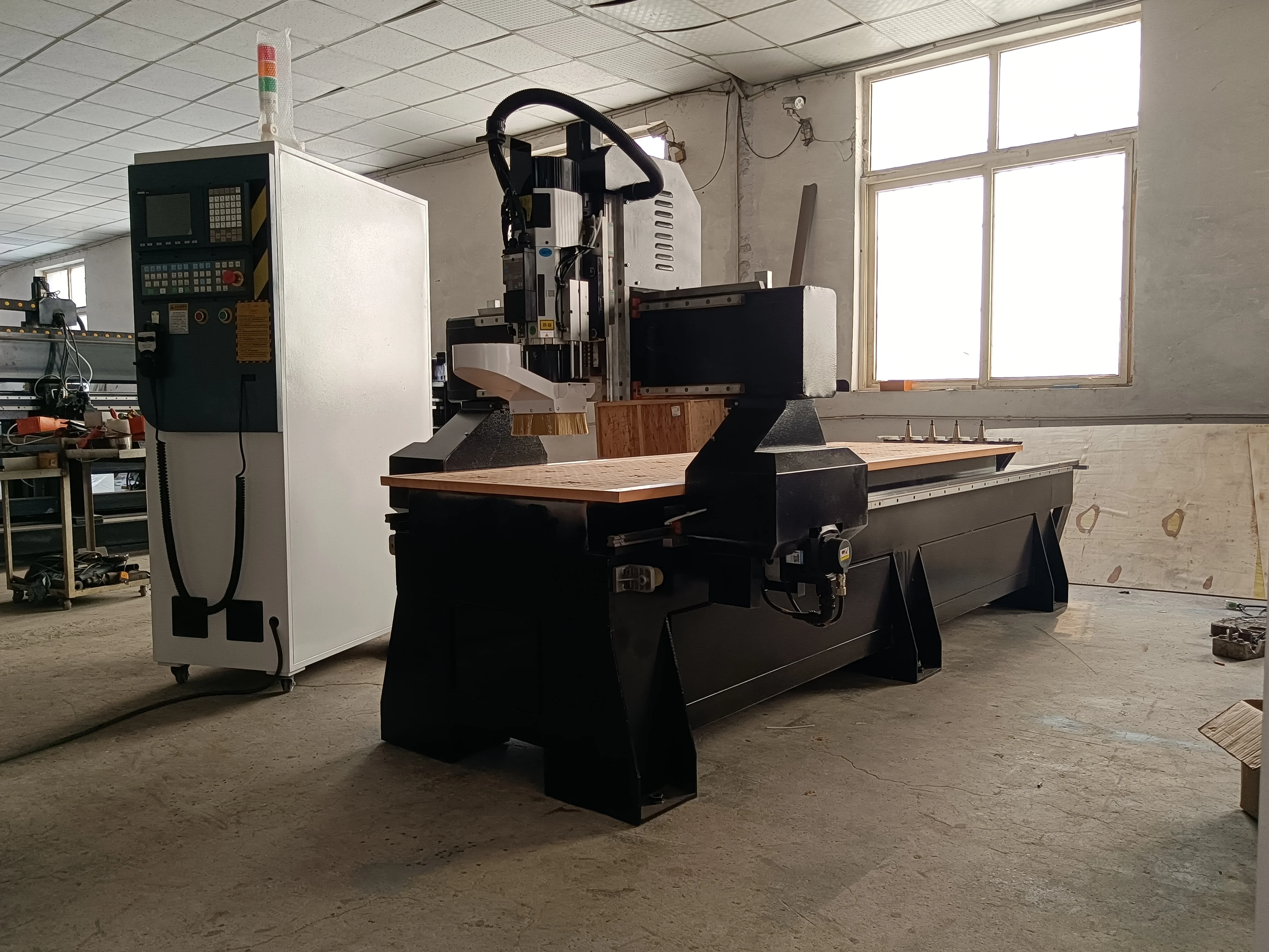 6090 Professional Italy 2.2KW 3D air cooled spindle furniture making wood kitchen cabinet door flat Auto Tool Changer cnc router