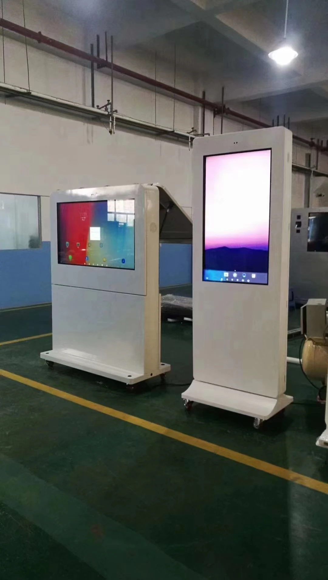 55 65 "75 Inci Video Multimedia Luar Ruangan Monitor LCD Pemutaran Iklan