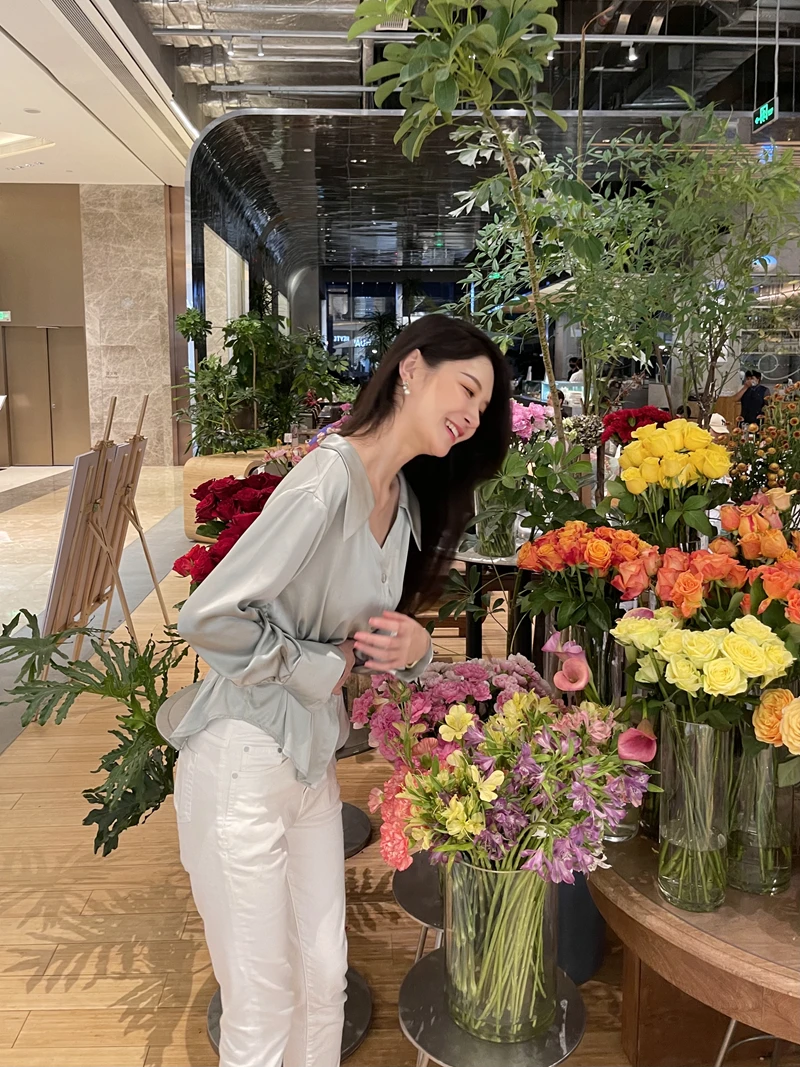 

Оригинальное шелковое платье Wcouture, очень большое, с V-образным вырезом, приталенное, с эффектом подтяжки плеч, с оригинальным дизайном подола, для женщин...