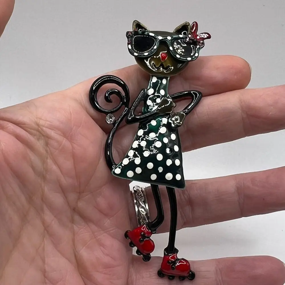 Neue süße sexy Katze Broschen für Frauen Mode glasierte Kätzchen Tier Pins Mode Emaille Pin Kleidung Schmuck Zubehör Geschenke