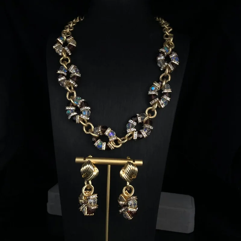 مجموعة قلادة نسائية أنيقة متباينة من الزجاج والكريستال والزجاج العتيق