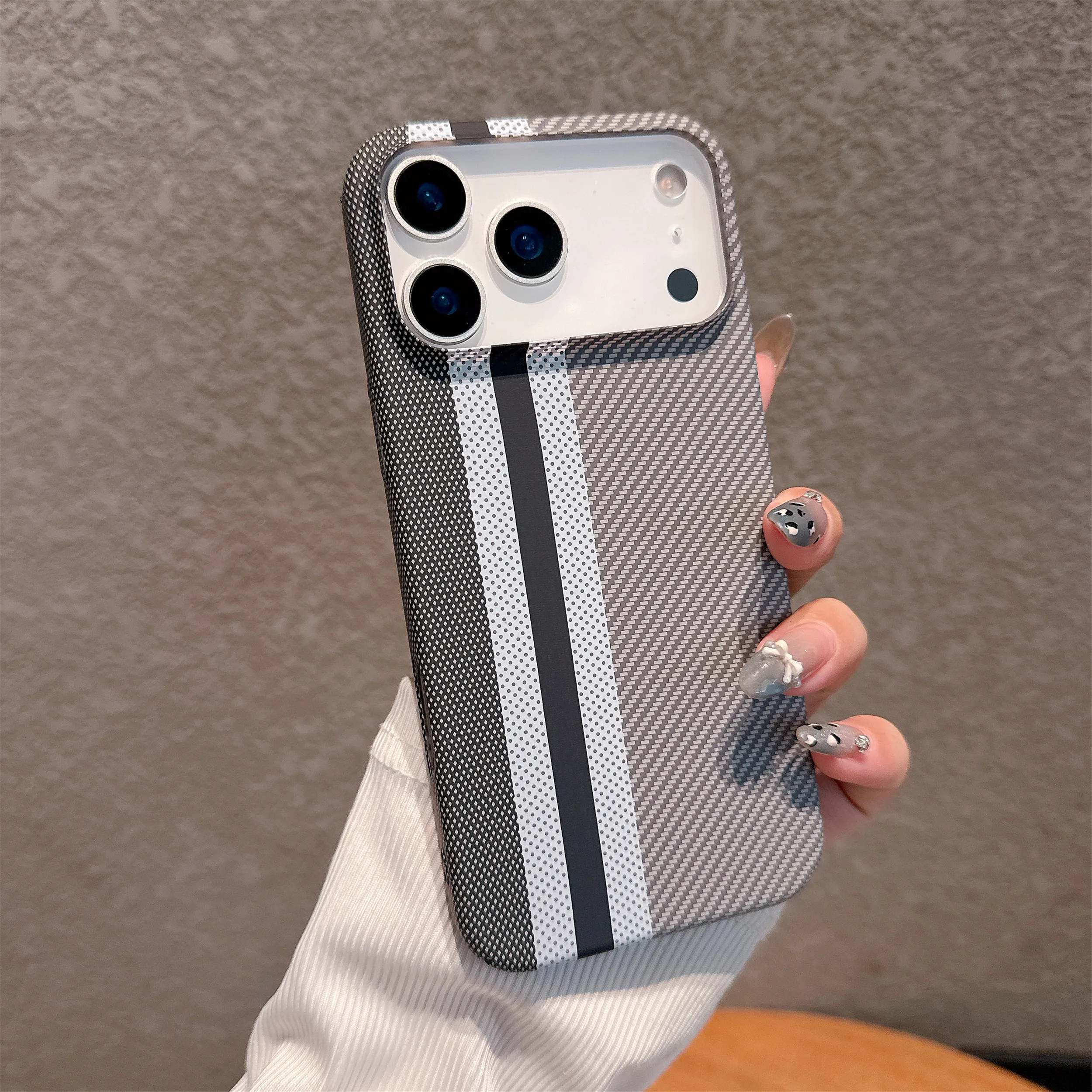 Große Kong Kevlar Carbonfaser-Streifentextur Harte PC-Hülle für iPhone 18 17 Air 16 15 14 Plus 13 12 Pro Max 11 Stoßfeste Abdeckung – Detail 6