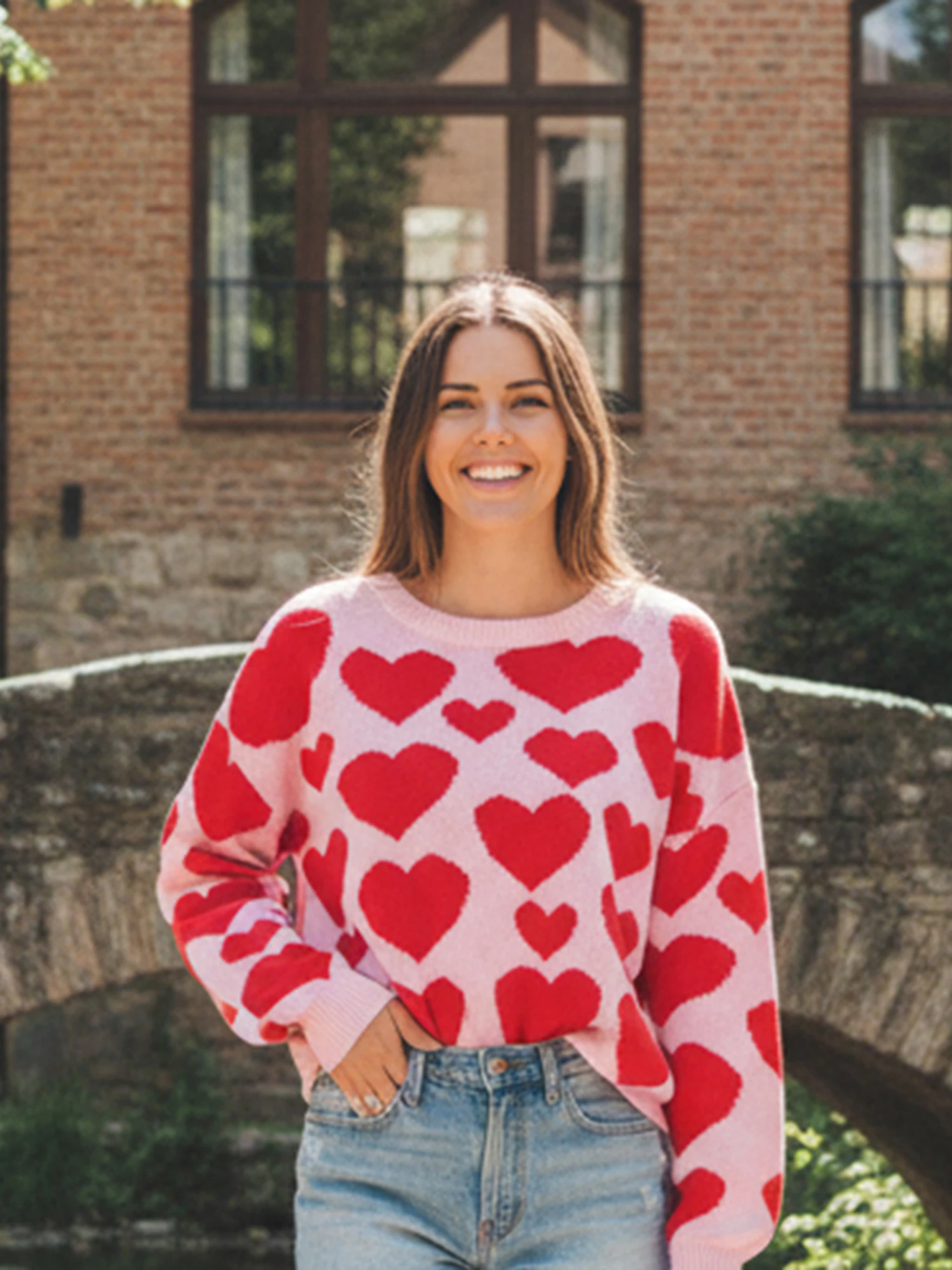 سترة نسائية مريحة كبيرة الحجم مع تصميم قلب لطيف، بلوفر محبوك أنيق بأكمام طويلة باللون الأحمر كاجوال برقبة دائرية للخريف