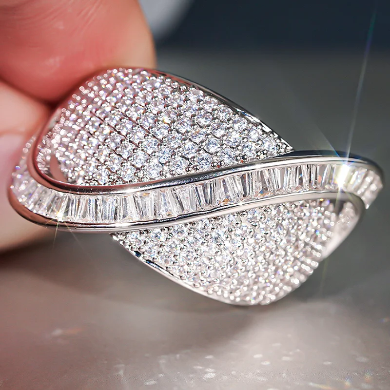 Huitan Silberfarbene Damenringe mit glänzendem CZ für Hochzeit, Verlobung, Party, Jahrestag, trendige, elegante Accessoires, Schmuck, Geschenk