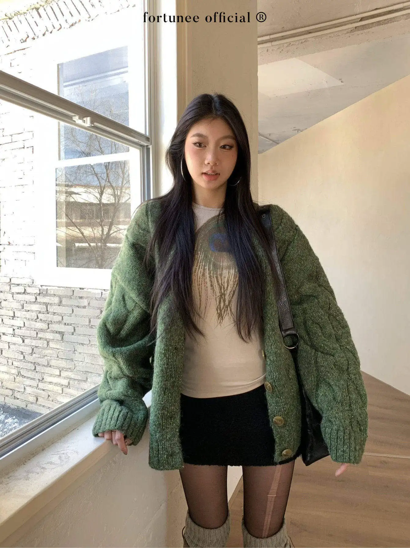 

Женский вязаный кардиган Fortunee Cisas: свободный крой, V-образный вырез, длинный рукав, утепленный, осенний