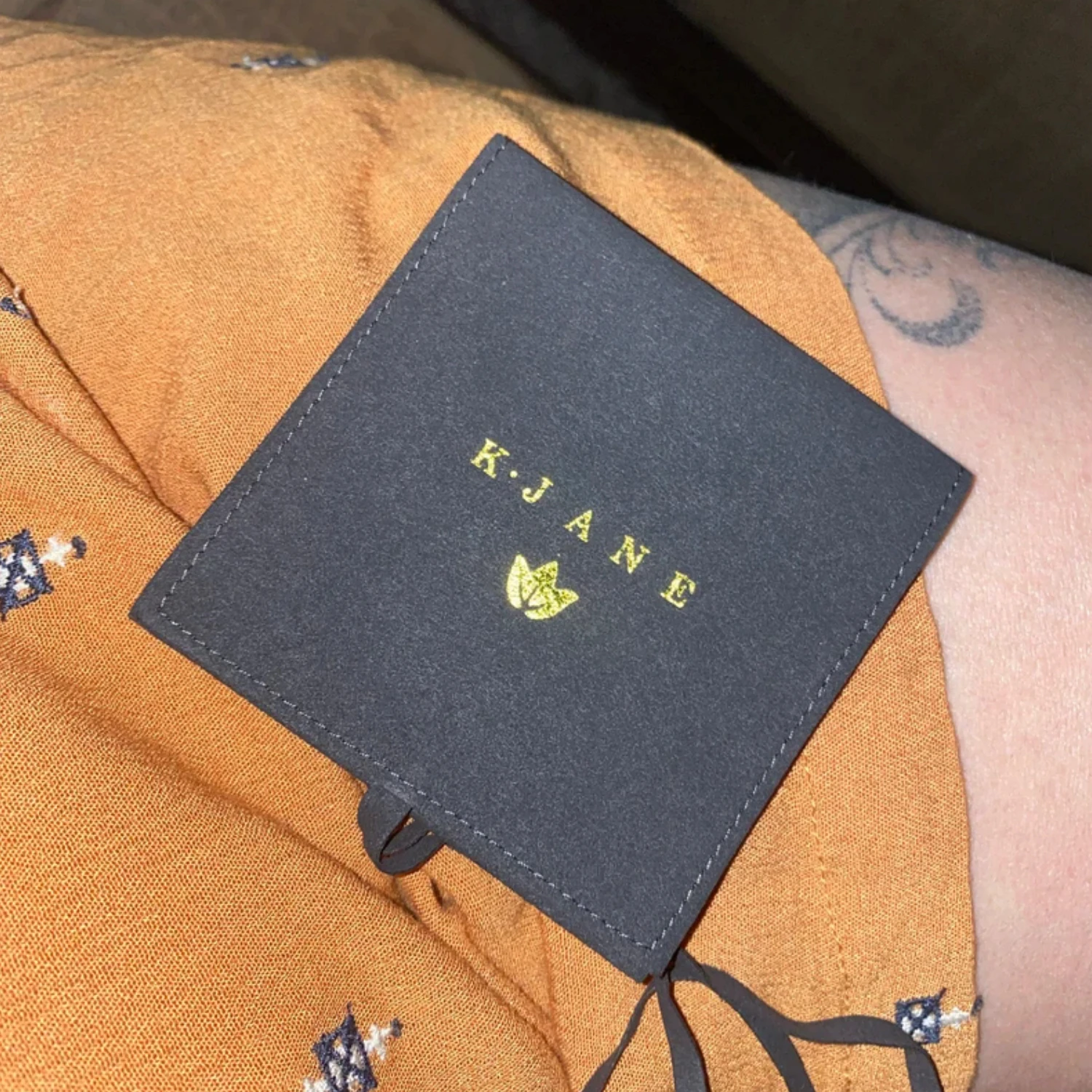 

Персонализированная фиолетовая шкатулка для драгоценностей из 20 шт. с мешочком из микрофибры: набор упаковки с логотипом