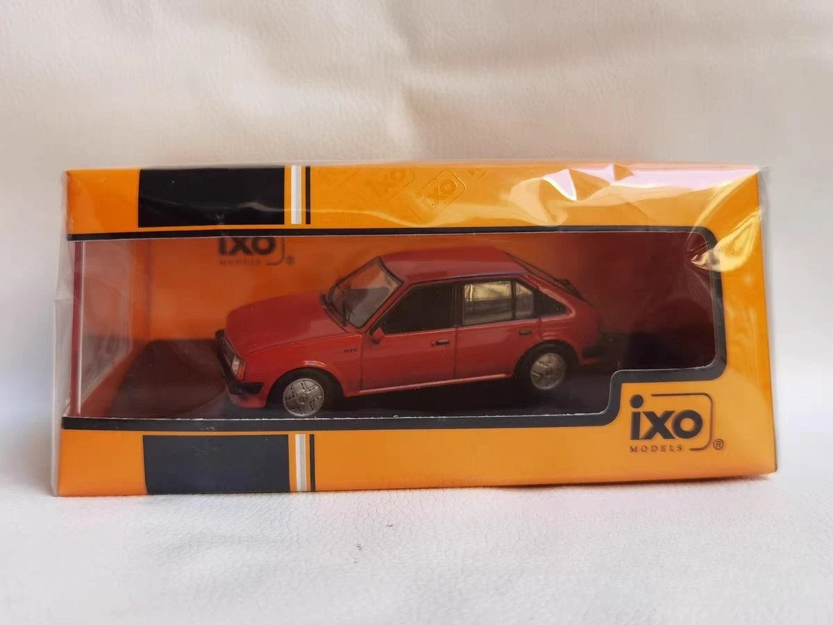 

Модель автомобиля IXO KADETT D GTE 1983 года, масштаб 1/43, из литого металла, без заднего стеклоочистителя.