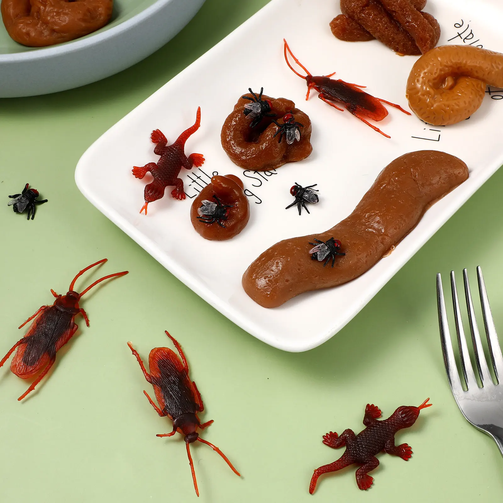 

1Set Prank Props Kit Realistic Imitation Poops Fake Lizard Simulation Insects for Halloween Party Joke Decor Dining Table Toilet