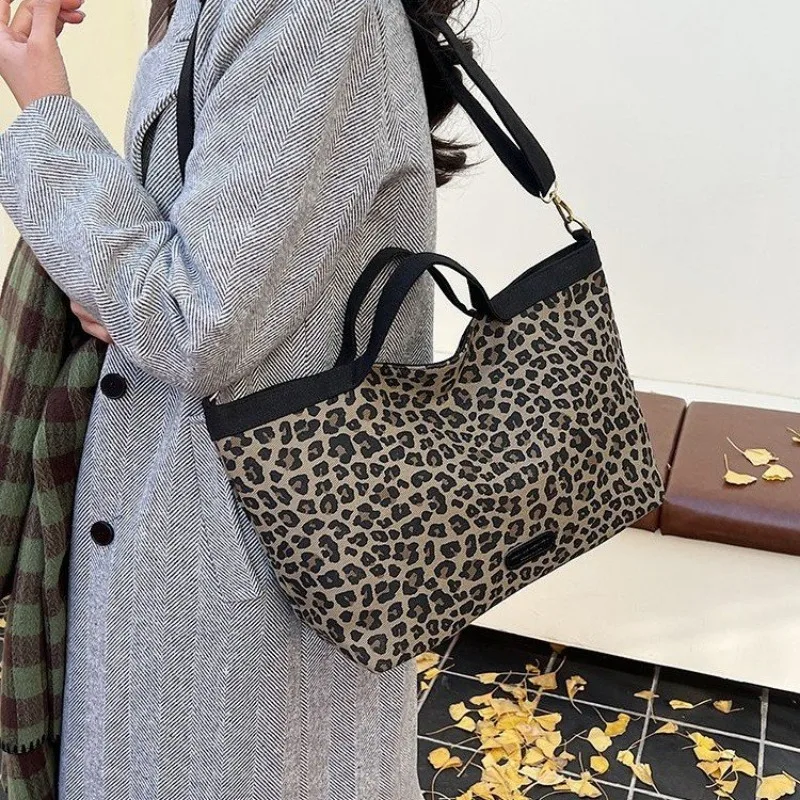 

Sophisticated Modern Diaper Bag Handbag Crossbody Botanical Garden Versatile Exquisite Portable Trendy Sleek Elegant