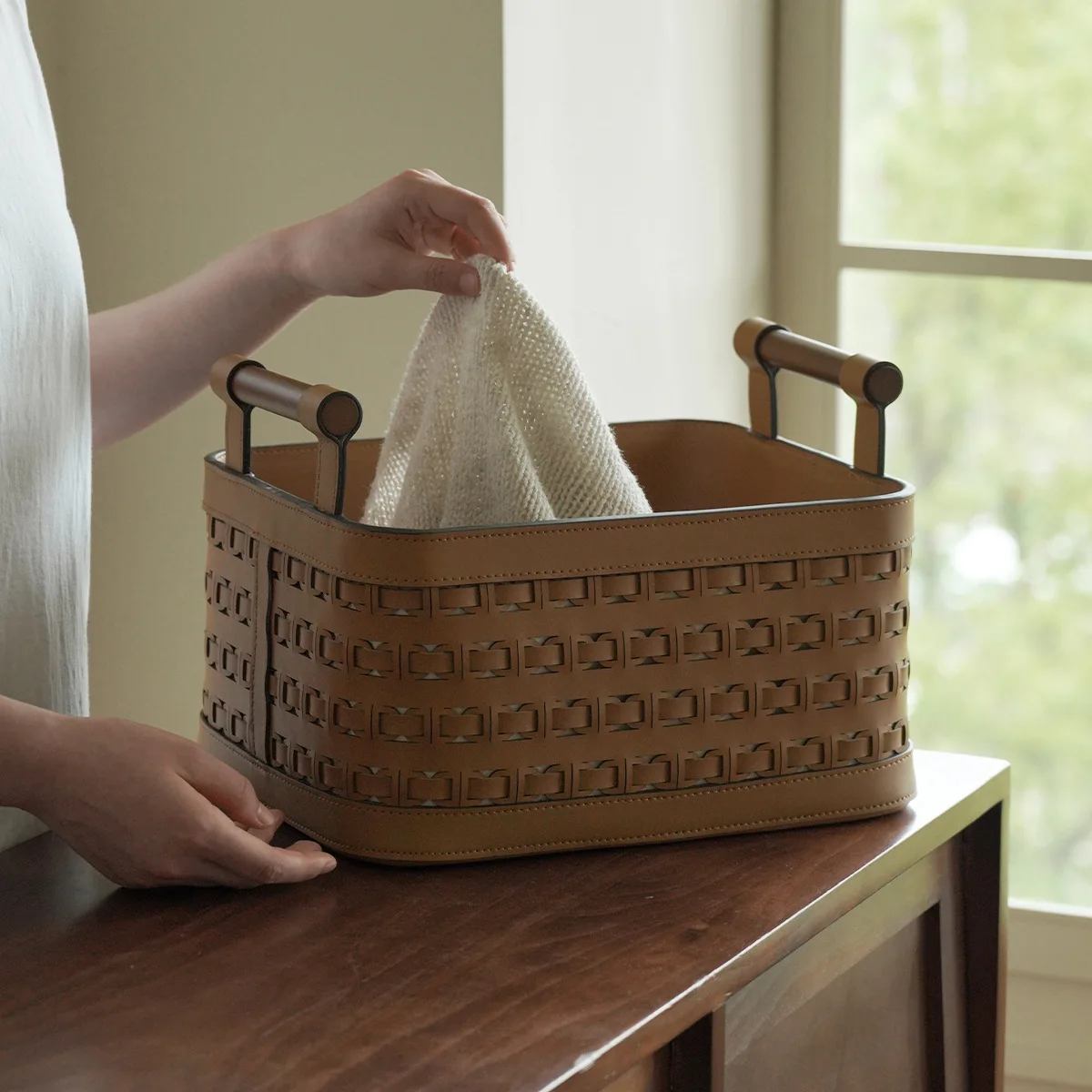 Light luxury leather storage basket, hand-woven home living room storage