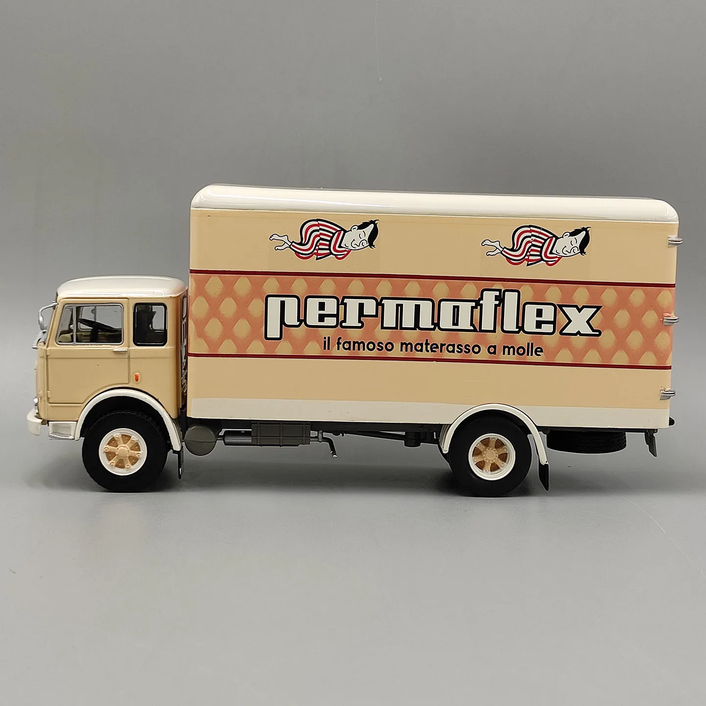 Diecast 1:43 Scale Spring Mattress Transport Vehicle Truck Alloy Car Model