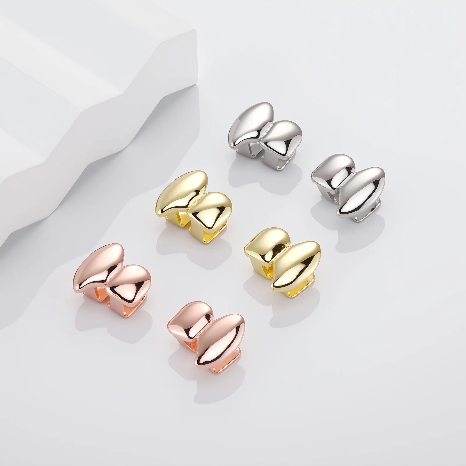 TOPGRILLZ مصاص دماء لتقوم بها بنفسك الأنياب المزدوجة Grillz قبعات الأسنان اللامعة القابلة للإزالة 2 قطعة شوايات الأسنان للرجال النساء هالوين تأثيري هدية