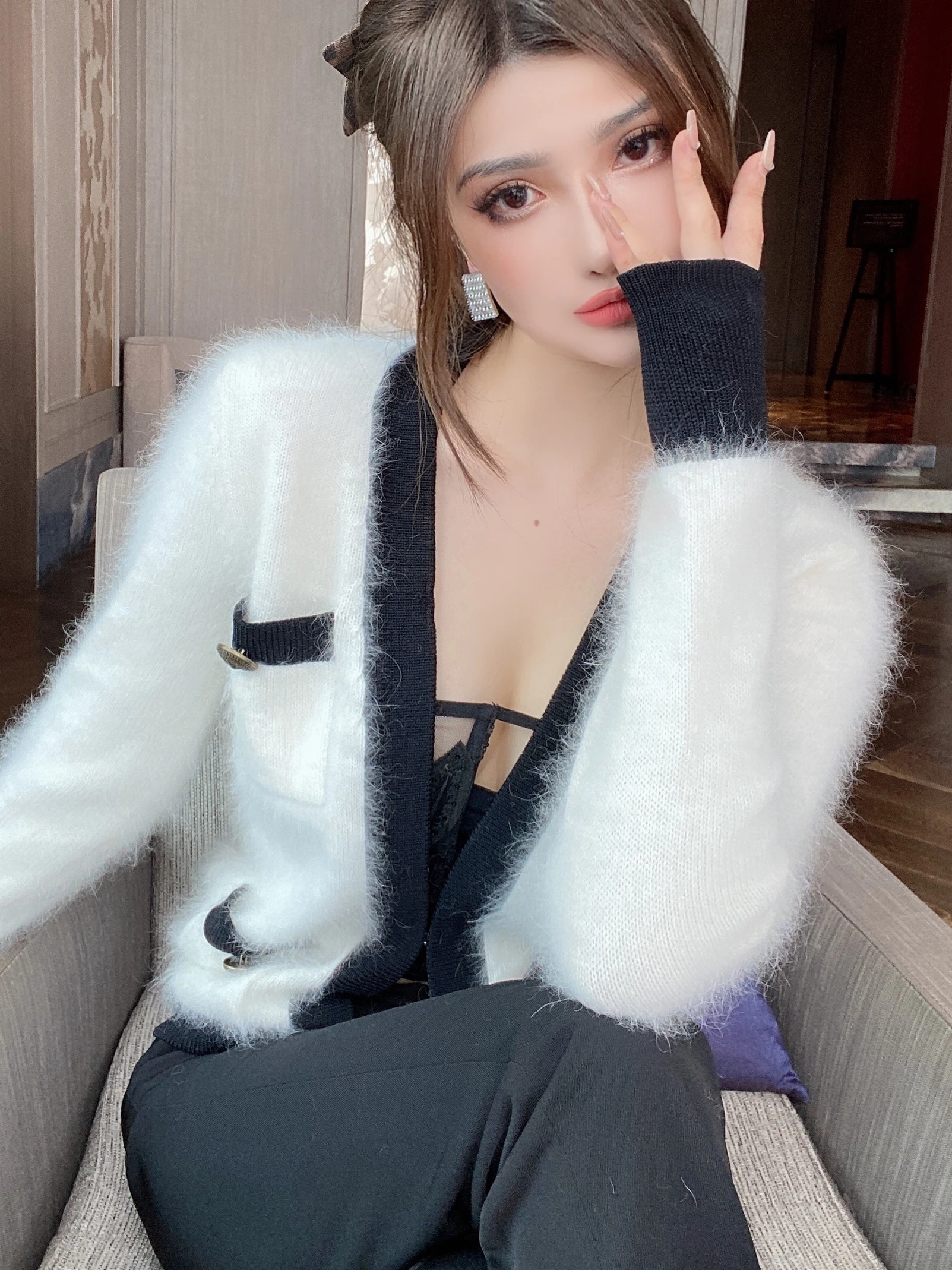 

ChiclyNana Romantic Milan: Новинка ранней осени – белый кардиган из искусственного меха, черно-белый цветной блок, короткая верхняя одежда