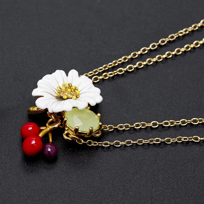 

Sweet Fashion Enamel Glaze Round Zircon White Daisy Flower Mini Red Cherry Fruit Pendant Bracelet Gold-plated Hand Jewelry Charm