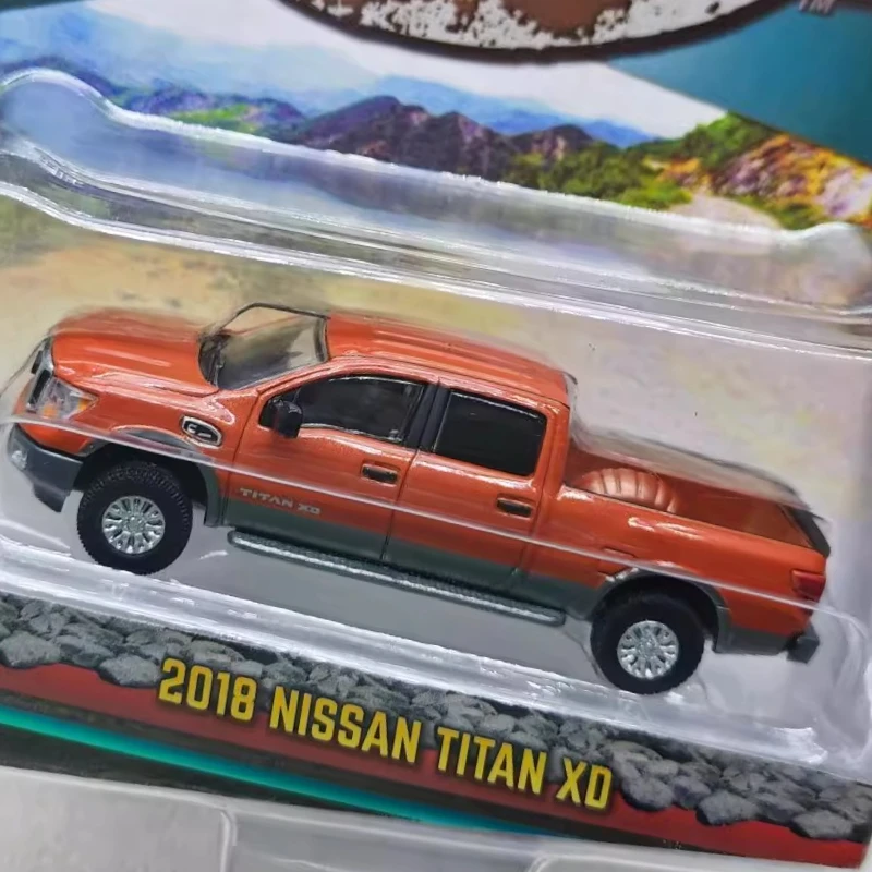 

GreenLight 1:64 All-Terrain 8 - 2018 Nissan Titan Pickup Original Packaging Collection Toy Gift for Friends First Choice