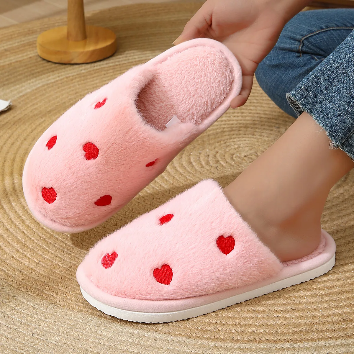 Lovely Girls Embroidery Heart Winter Slippers for Women 2026 New Pink Faux Fur Home Slides Woman Warm Plush Soft Indoor Shoes 43