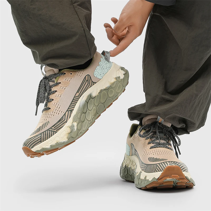 Women's trainers Men's running shoes Lightweight mesh breathable Outdoor jogging trainers Classic tennis shoes 2025