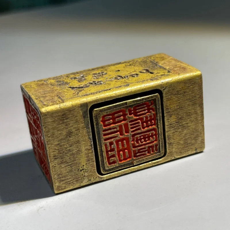 

Антикварная бронзовая печать в старинном стиле с резьбой, квадратная, с тремя гербами, коллекционная, из цельного киноварного бронзового сплава