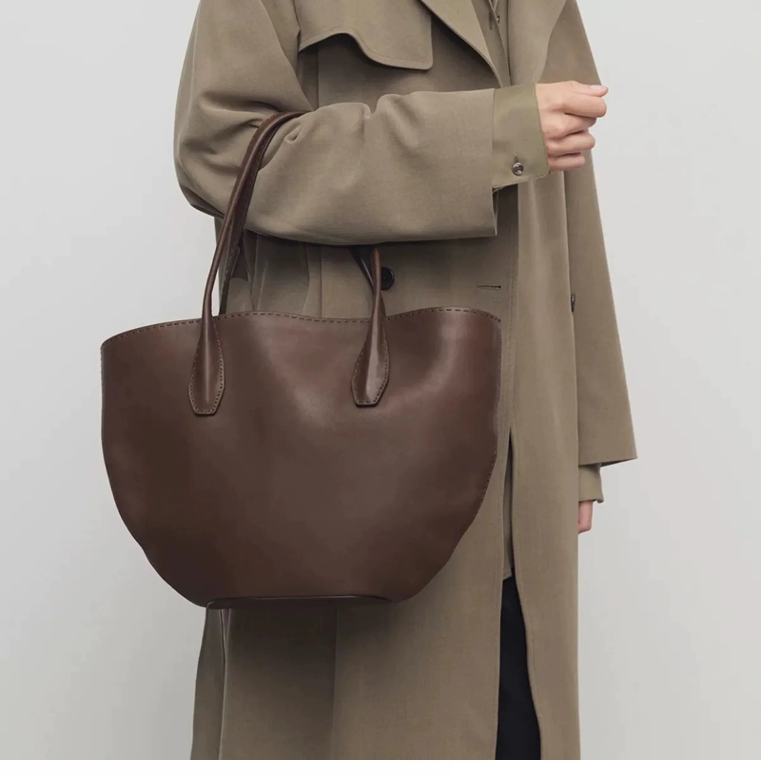 

TR-Alger's new geometric silhouette polished calfskin tote bag is a versatile commuter handbag with shoulder and armpit straps