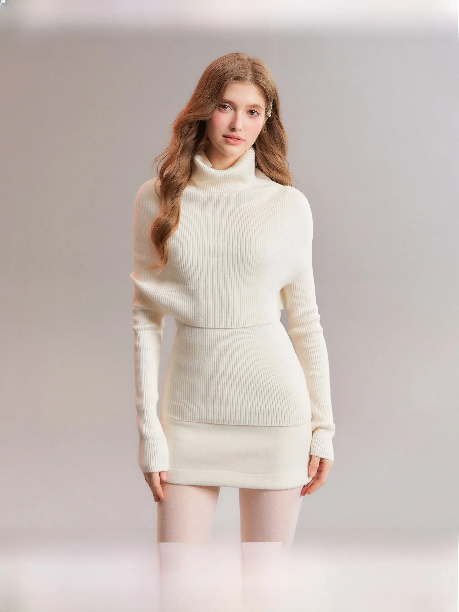 

Белый свитер с высоким воротником и облегающим силуэтом, комплект из двух предметов, текстурированный, женский, модный, из мягкой полиэстеровой смеси, с длинными рукавами, трикотажный.