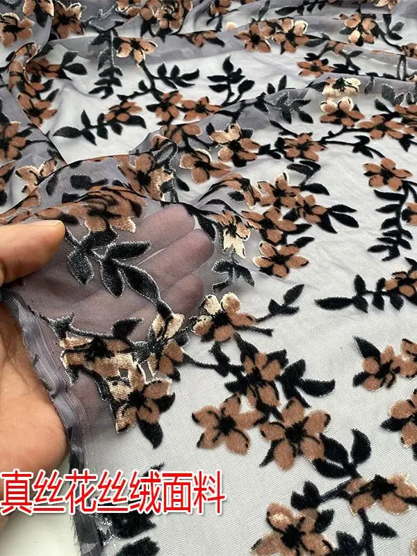 

Серебристо-серое шелковое платье с обжаренной подошвой из бархатной ткани, полое жаккардовое платье, прозрачная одежда Cheongsam 1.