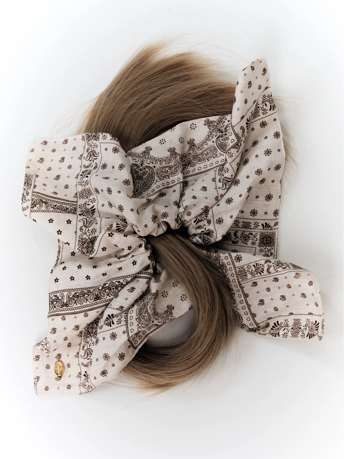 Elastiques-a-cheveux-carres-en-noyer-avec-logo-metallique-tendance-accessoires-polyvalents-pour-femmes-adaptes-a-tous-les-types-de-cheveux