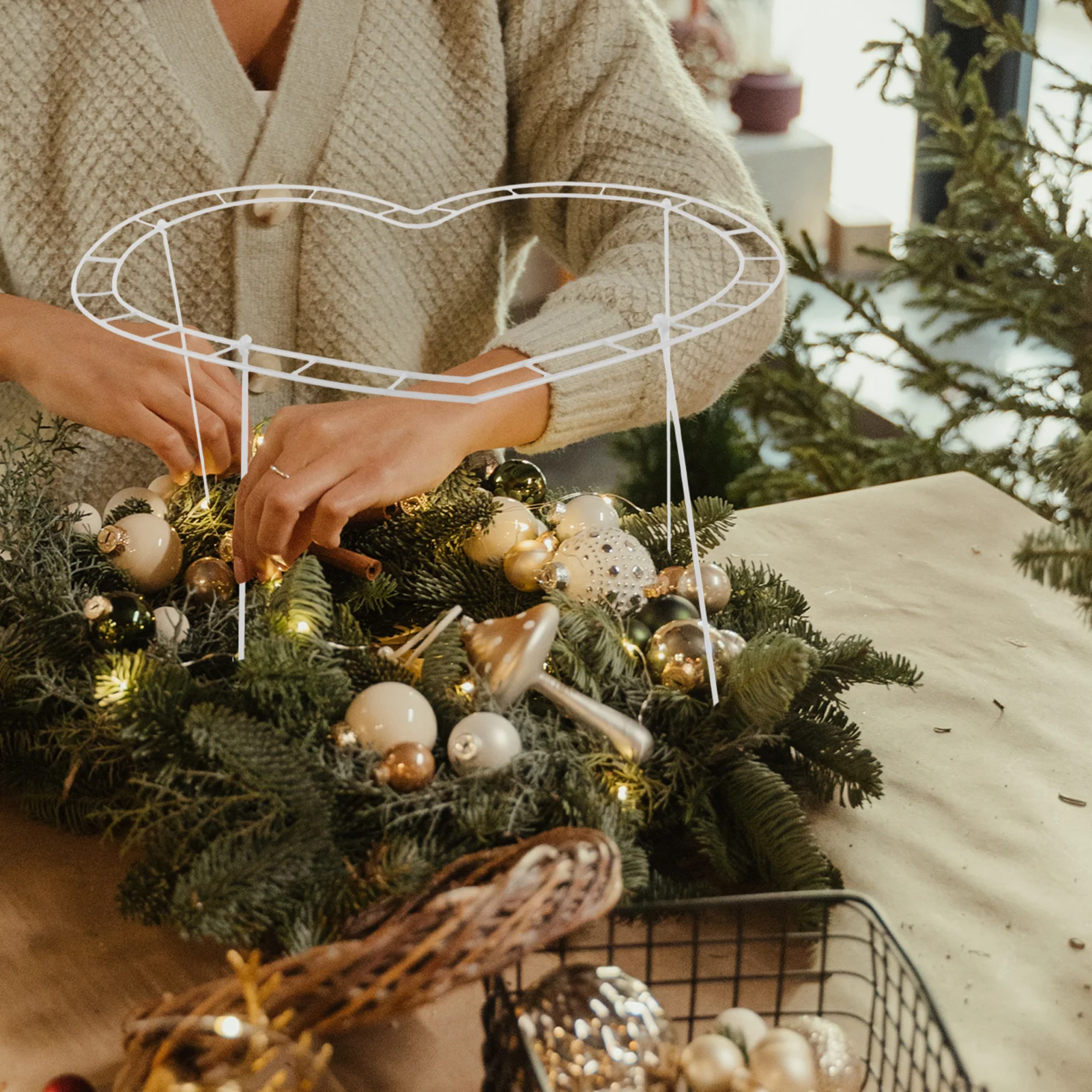 

6Set Packaging Flower Arranger Holder Moon Shaped Plastic Wreath Frame DIY Crafts Wedding Holiday Party Floral Decoration