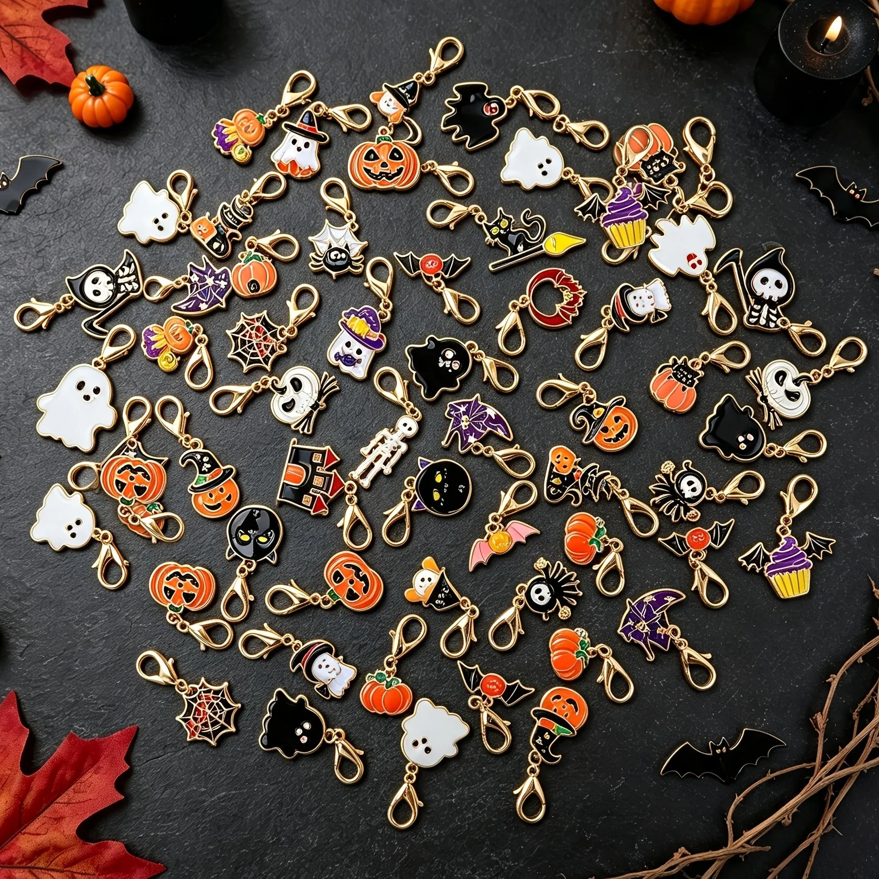 24 Stück zufällige Halloween-Kreativ-Mode-Schlüsselanhänger-Anhänger: Geister, Kürbisse, Fledermäuse, schwarze Katzen, DIY-Zubehör für Taschen, Armbänder und Anhänger. – Detail 10