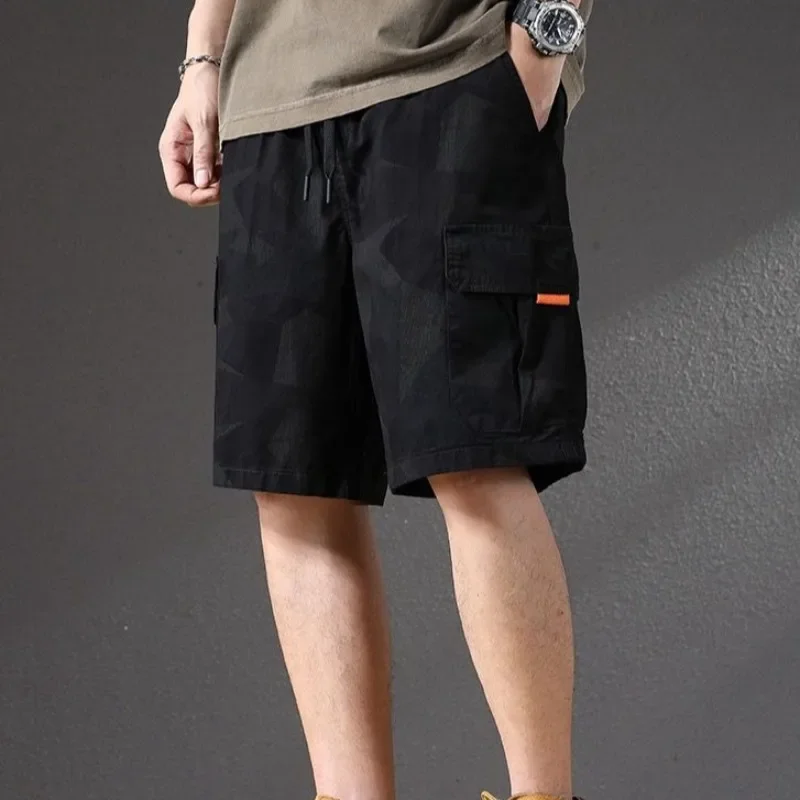 포켓이 있는 오버니 와이드 루즈핏 남성 카고 반바지, 카모플라주 엘라스틱 허리 드로스트링 배기 카모 반바지 (하라주쿠 스타일)