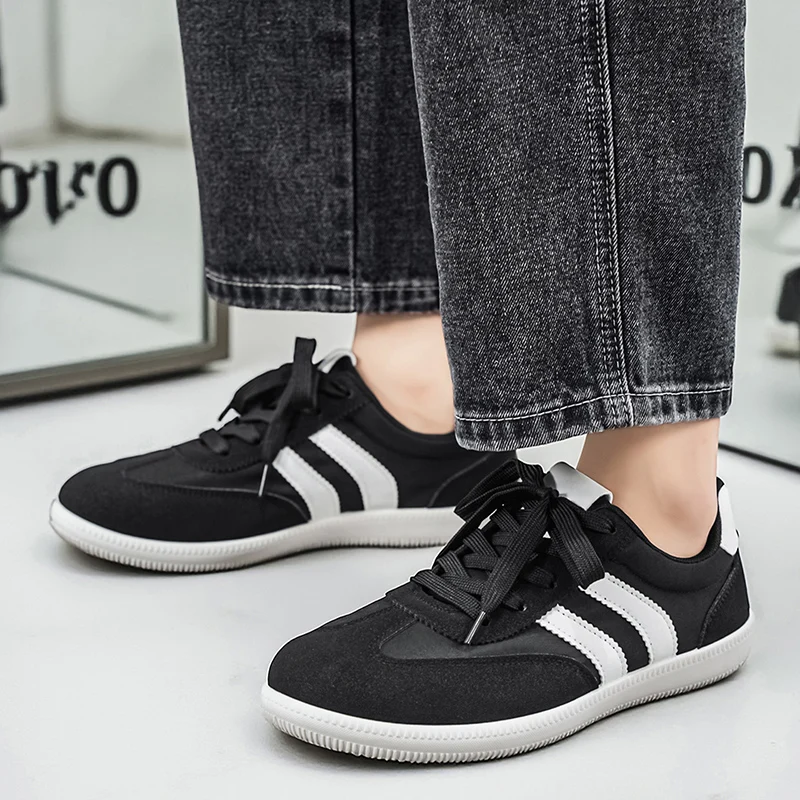 

Men's Fashionable Non-Slip Durable Lace-Up Casual Sports Shoes Suitable for Men Outdoor Activities Solid Color Low-Top Sneakers