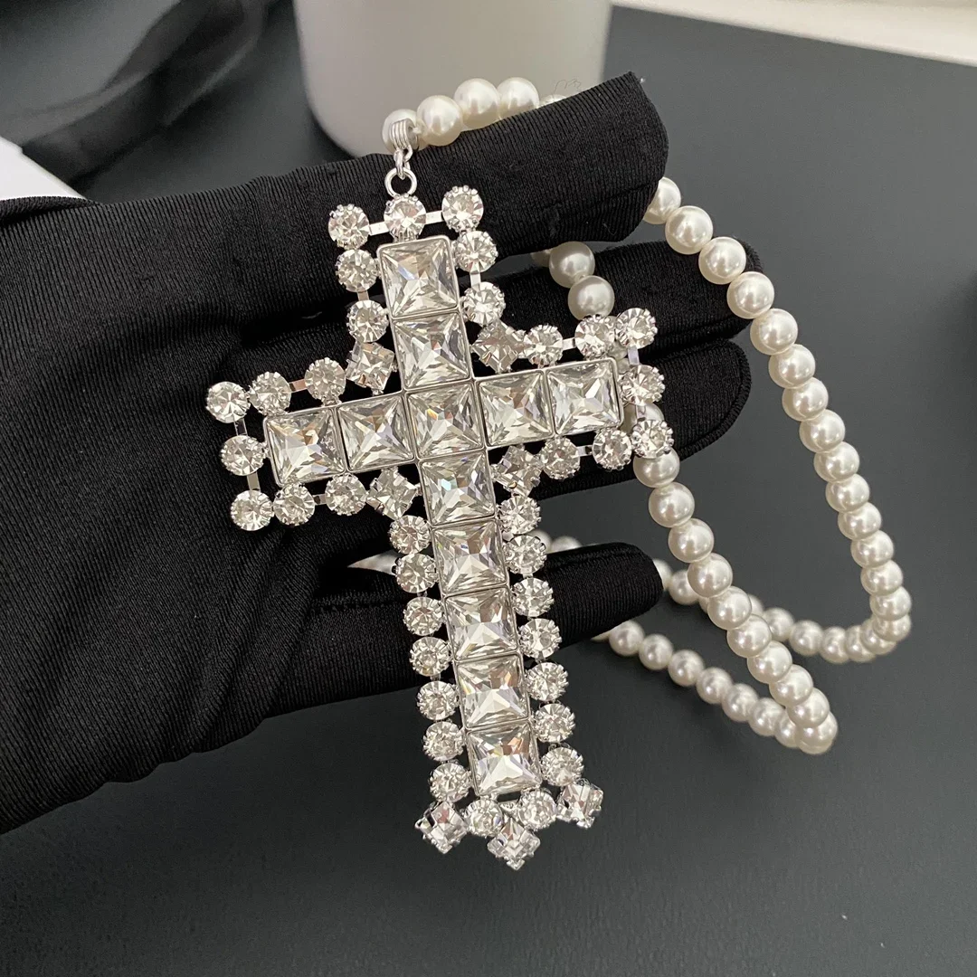 

Europe Designer Cross Crystal Pearl Pendant Necklace Woman Top Quality Jewelry Trend