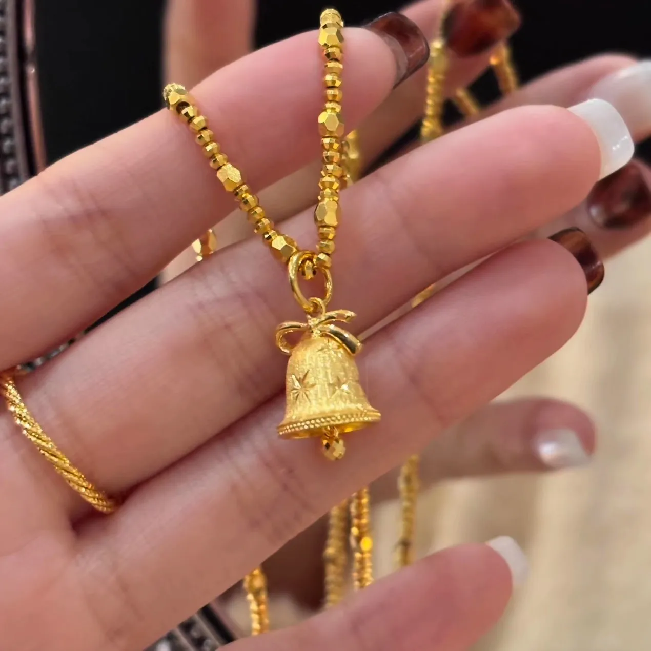 Inspiration Brushed Snowflake Small Bell Pendant Necklace Retro Sparkling Bowknot Collar Chain Banquet fine Jewelry Gift