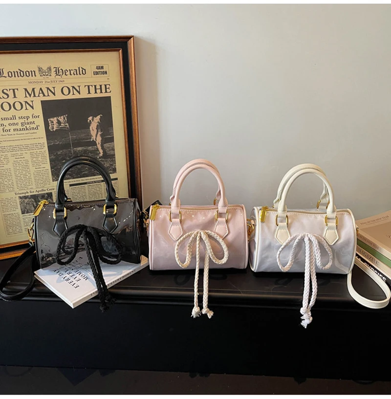 

Ретро-классическая женская сумка 2026: Новая модная сумка-кроссбоди с бантом, корейская однотонная высококачественная наплечная сумка, маленькая квадратная сумка