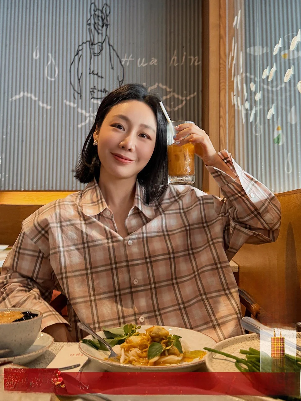 

Брендовая клетчатая рубашка DEARSOCUTE, оригинальный дизайн от бутика Handpied, прямой крой, длинный рукав, на пуговицах, женская рубашка