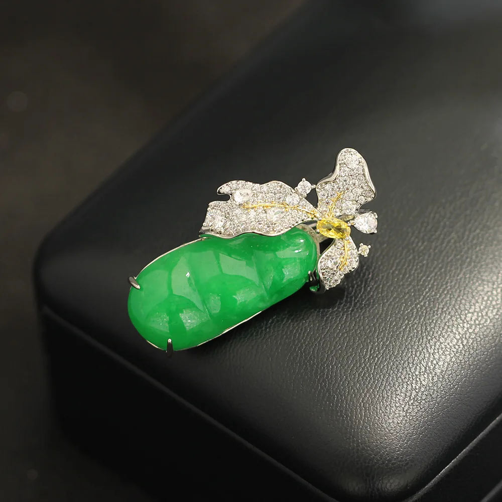 Natural White Mother-of-Pearl Leaf Brooch LuxuryExquWater Droplet Turquoise inlaid Diamond Accessory Pin Suit Coat Female Broche