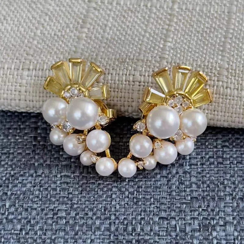 

Rain or shine fashionable and elegant staggered pearl cloud yellow diamonds niche symmetrical earrings