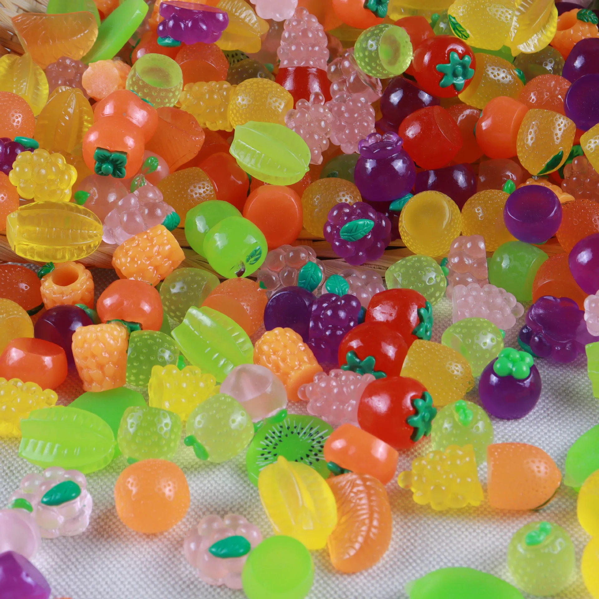 10 Stück Mini Leuchtende Früchte aus Kunstharz, Simulierte Früchte, Zubehör, Modell-Lebensmittel, Kühlschrank-Aufkleber, Anhänger, Basteldekoration