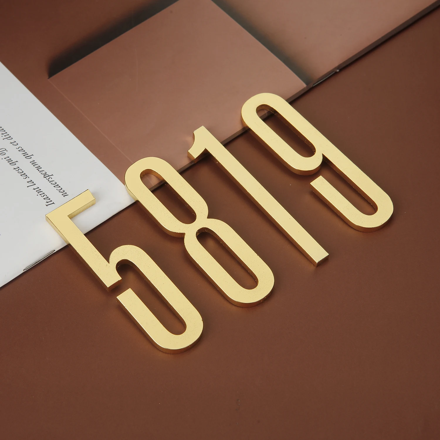 Goldene Türnummer mit selbstklebender Rückseite, 7 cm, Hausnummer aus Metall, Wohnungstürnummer für Outdoor, Hotel, Zuhause, Briefkastenetikett – Detail 2