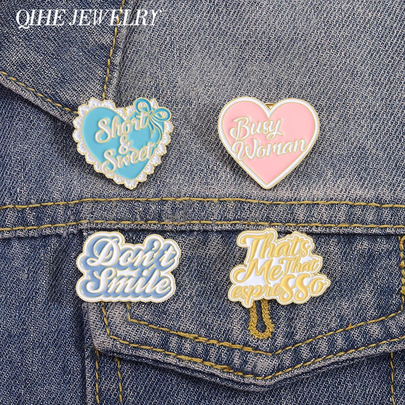 Alfinetes de esmalte curtos e doces, cantor de música pop, não sorriso, broches, roupas, lapela, chapéu, emblemas, acessórios de joias, presente para amigos