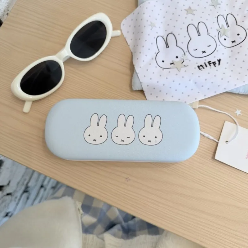 Cartoon Miffy Rabbit Sweet and Cute Creative Pattern Men's and Women's New Simple Fashion Portable Magnetic Eyeglass Case Gift view 3